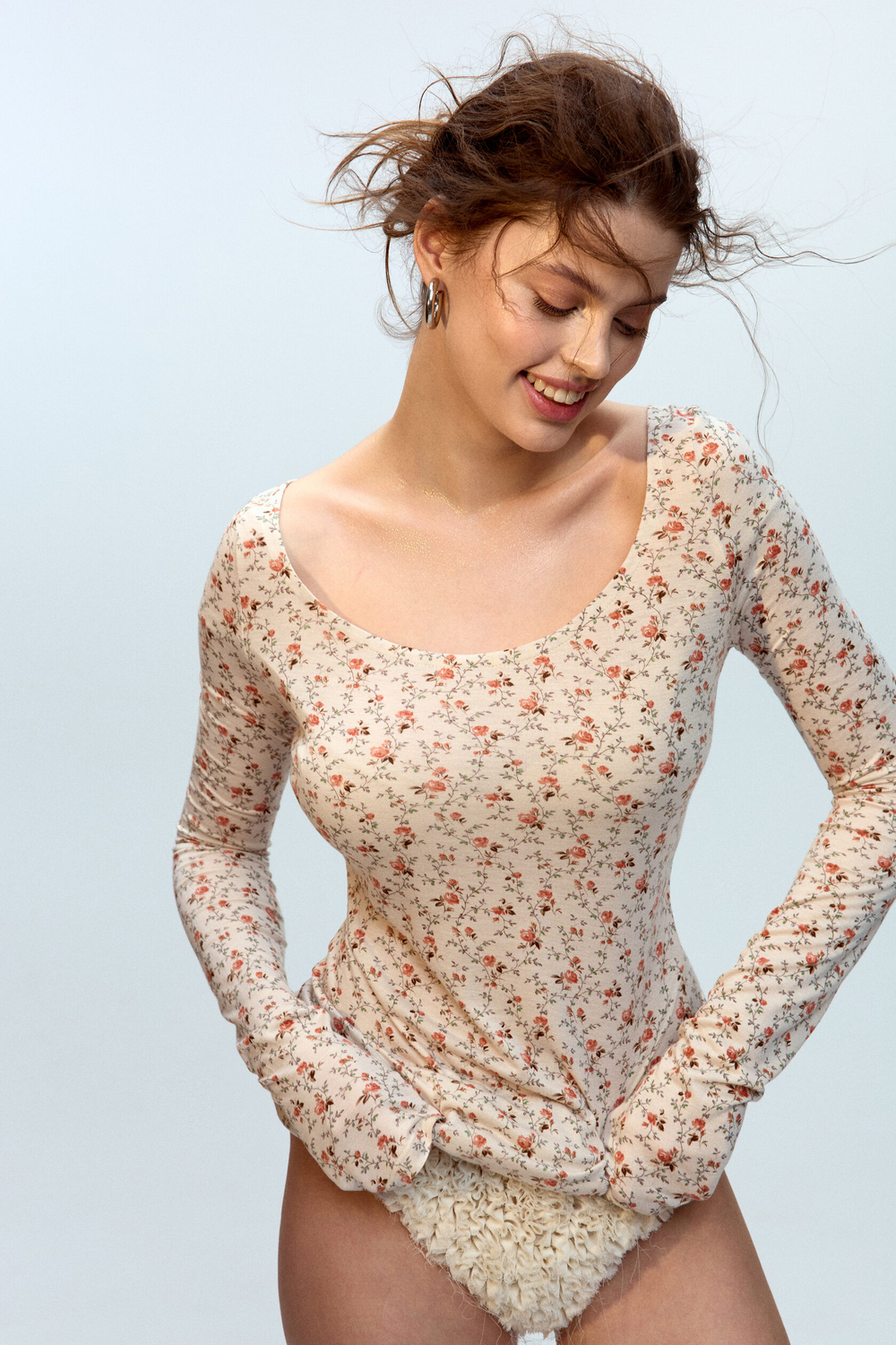 Лонгслив с декольте TEA ROSE