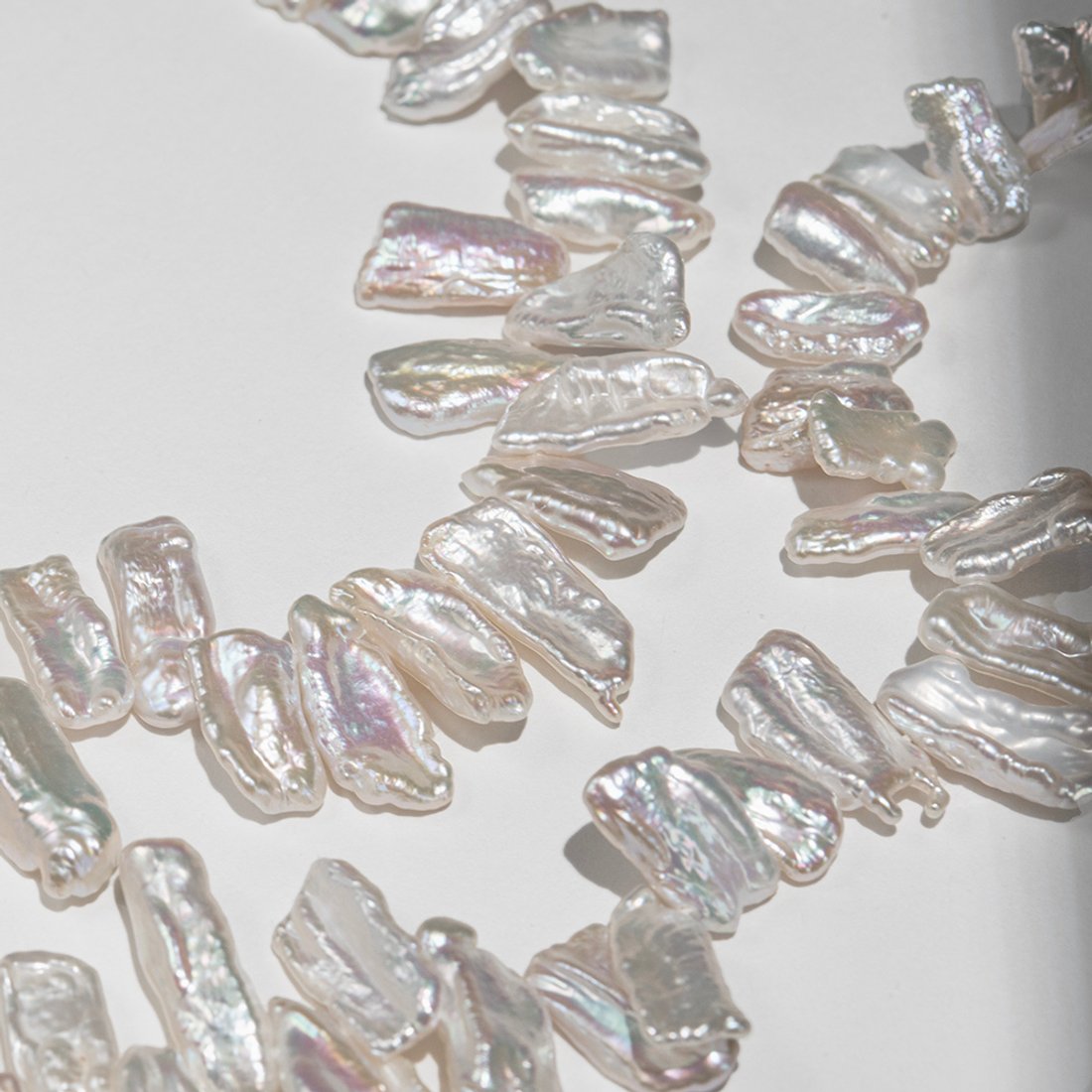 Жемчуг культивированный Бива, белый, со смещенным боковым отверстием 12-22мм