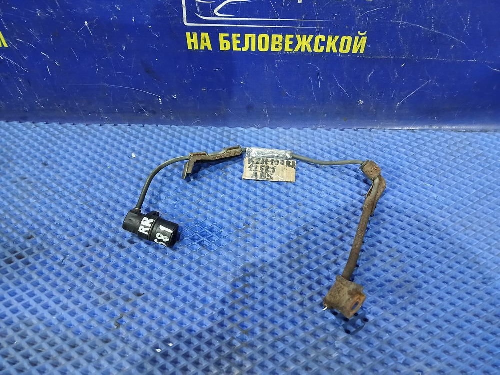 Датчик ABS задний правый TOYOTA HIACE 1993-1995