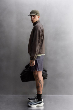 ZARA ЛЕГКАЯ КУРТКА ИЗ ВЫСОКОТЕХНОЛОГИЧНОЙ ТКАНИ, КОРИЧНЕВЫЙ