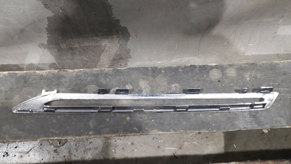 Молдинг решетки радиатора Mercedes GLE (C292) 15-19 Б/У Оригинал A2928880285