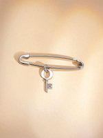 Серебряная булавка с подвеской Ключик