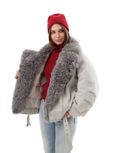 Серая парка-косуха с меховым воротником