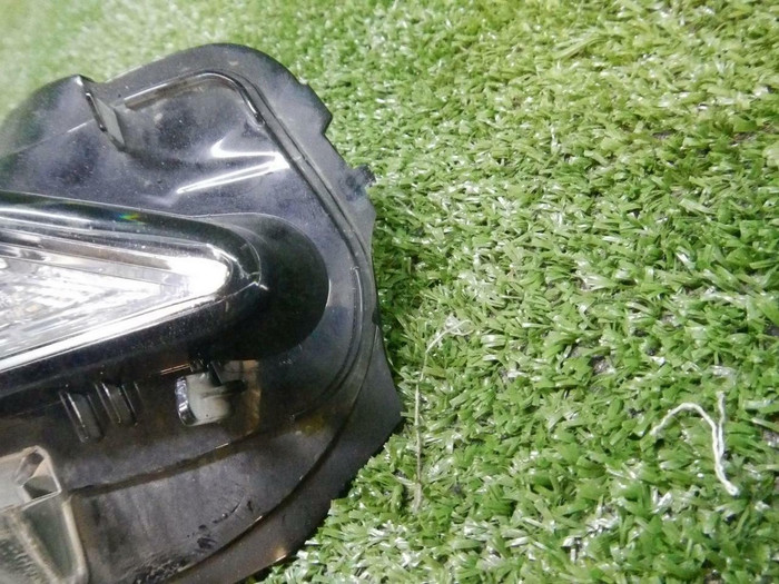 Стекло фары правое Toyota Camry xv70 (2017-2021)