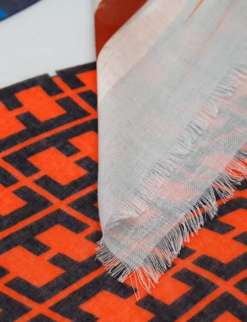 Платок ELEGANZZA 110*110