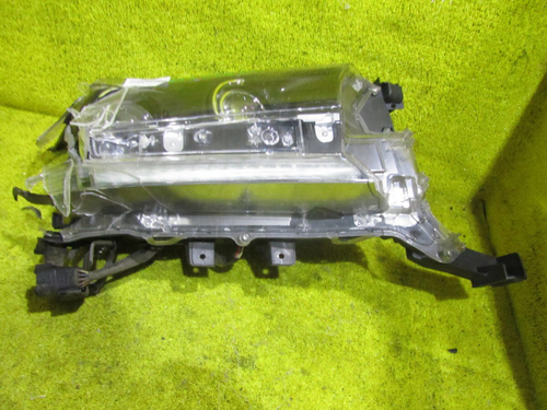 Битая Фара правая Land Cruiser 200 15-21 LED Black