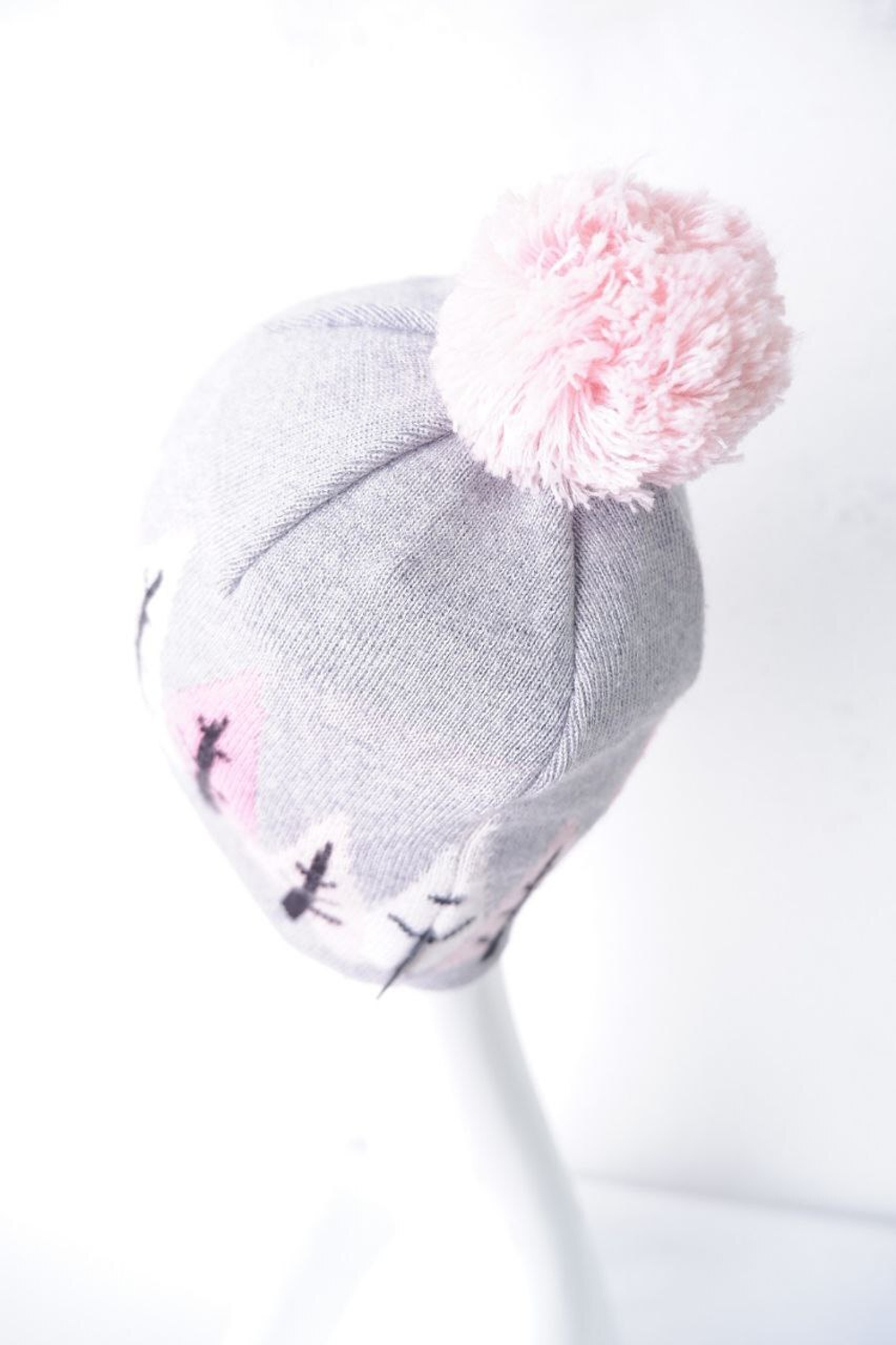 Шапка серая красивая на 4-5 лет