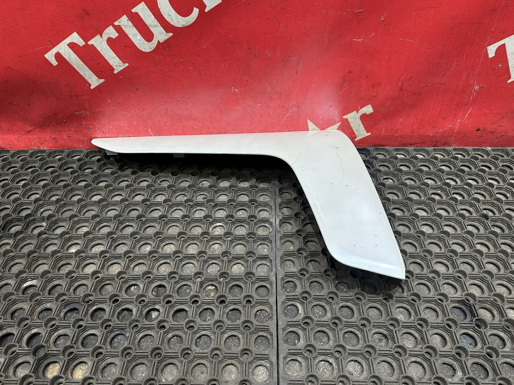 Дефлектор кабины левый 2023г