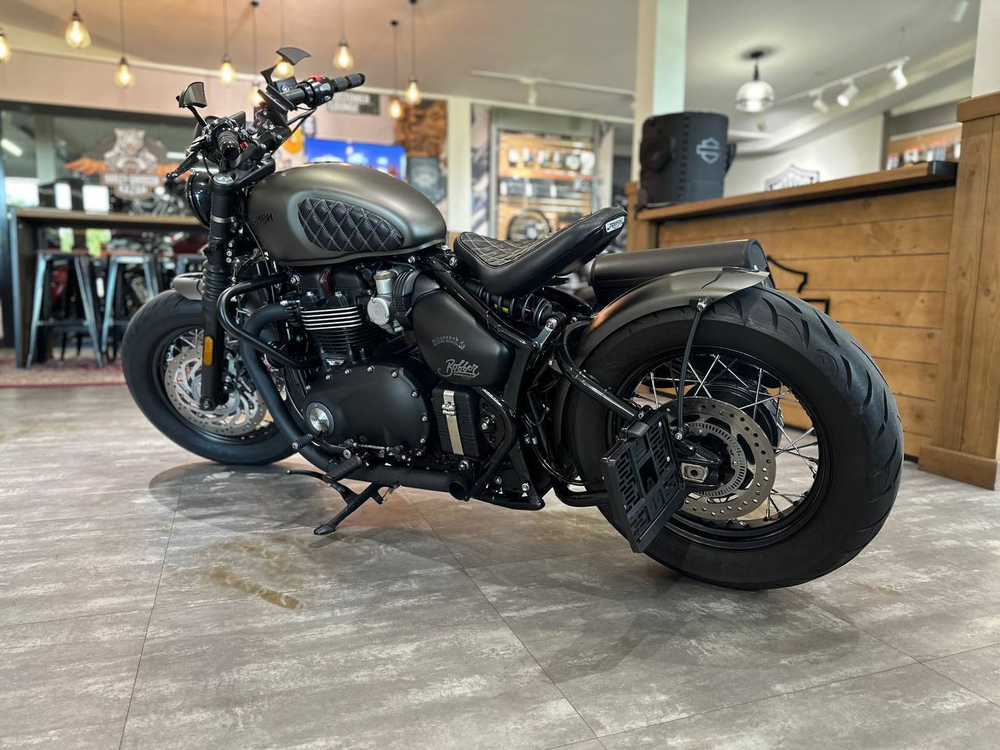 Triumph Bonneville BOBBER BLACK 2019