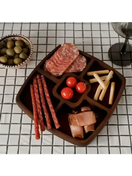 Деревянная менажница квадратная 5 отсеков из кедра