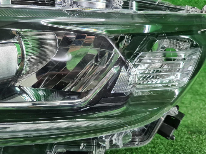 Фара левая Toyota Land Cruiser Prado 150 (2017-н.в.) LED (В пленке)