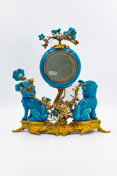 Часы и 2 канделябра. Гарнитур из з-х предметов в стиле шинуазри. Франция. Кон. 19 в. ? высота: 33,5