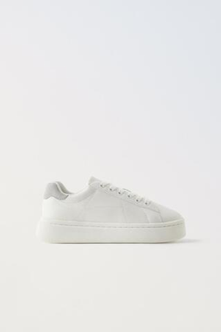 ZARA МИНИМАЛИСТИЧНЫЕ КРОССОВКИ СО ШНУРОВКОЙ И ОБЪЕМНОЙ ПОДОШВОЙ, БЕЛЫЙ