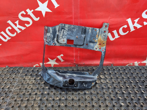 Кронштейн фары левой