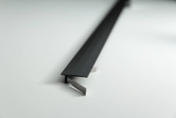Алюминиевый порог для пола НЕПЛИНТУС UL20X6-03 Черный 20х6х2000 мм