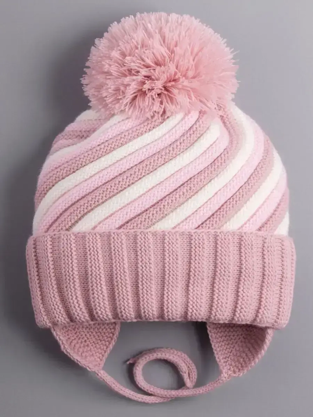 Шапка для девочки на завязках на осень