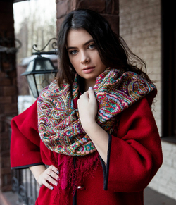 Платок шерстяной с шелковой бахромой