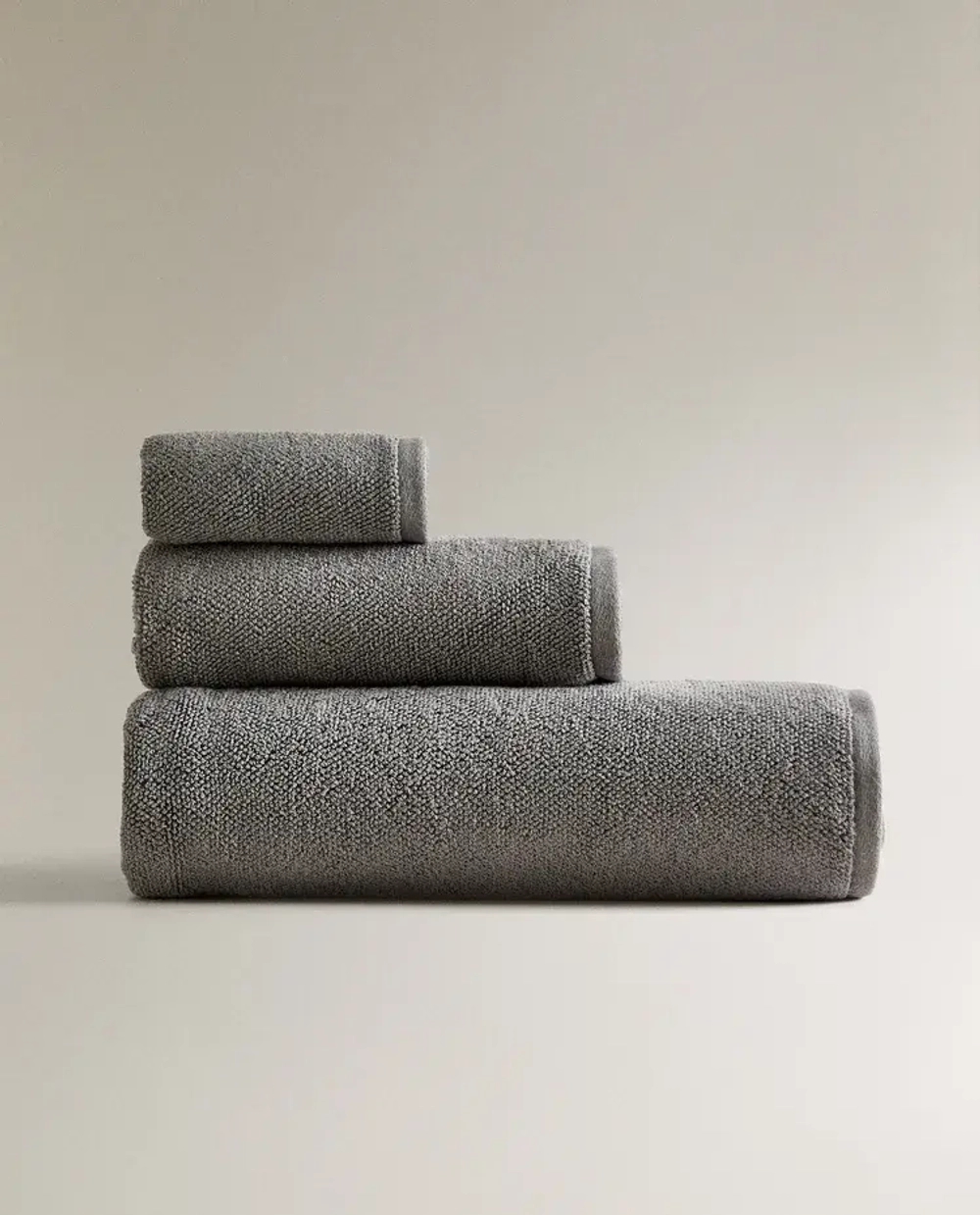 ZARA HOME ПОЛОТЕНЦЕ С ВЫШИВКОЙ, СЕРЫЙ