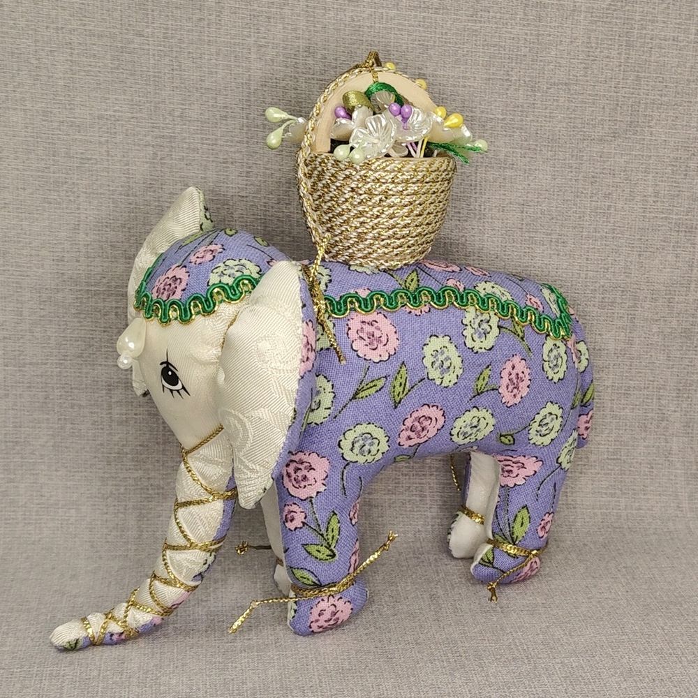 Ёлочная игрушка Слон с аксессуаром