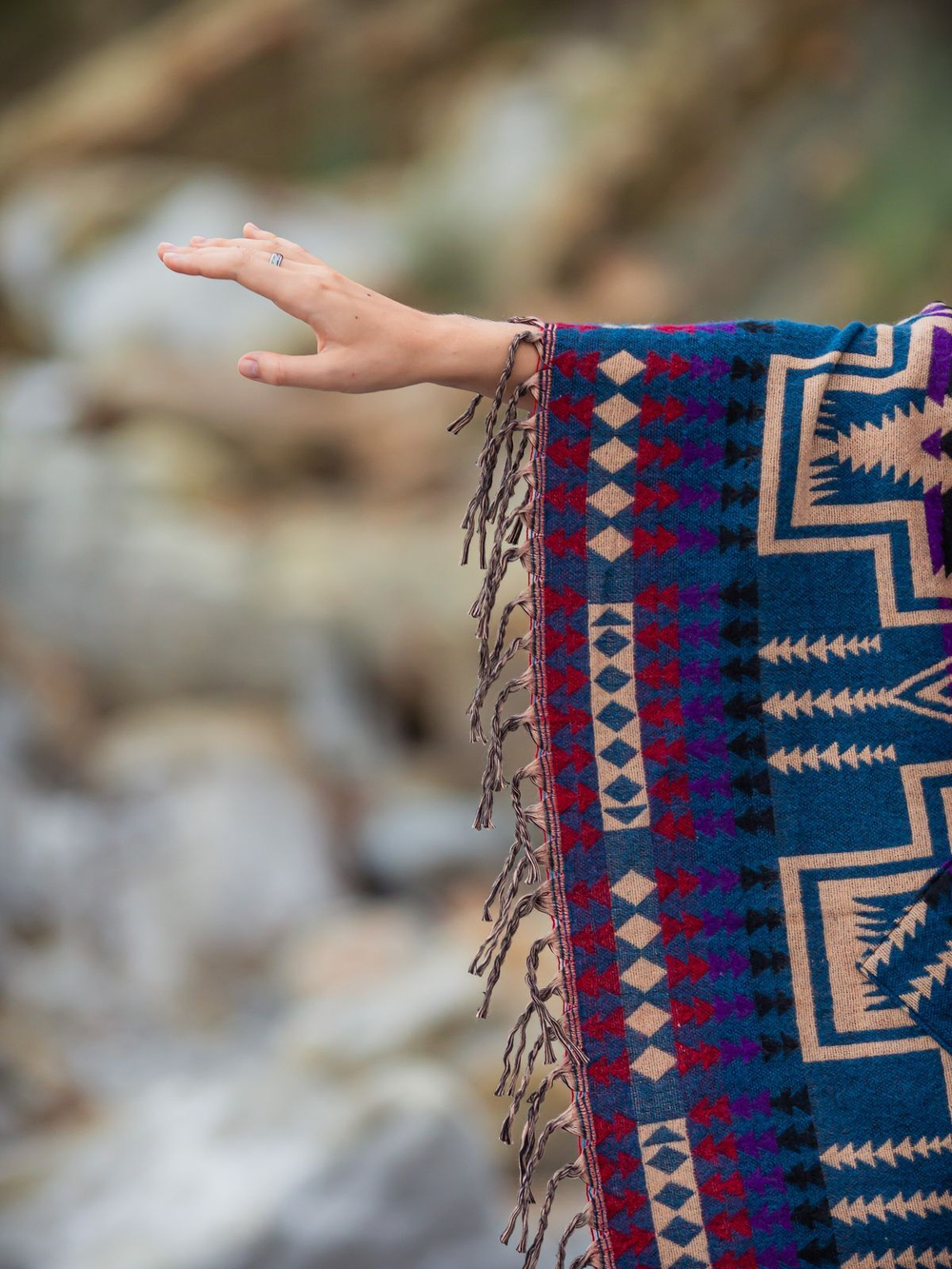 Пончо женское шерстяное с орнаментом