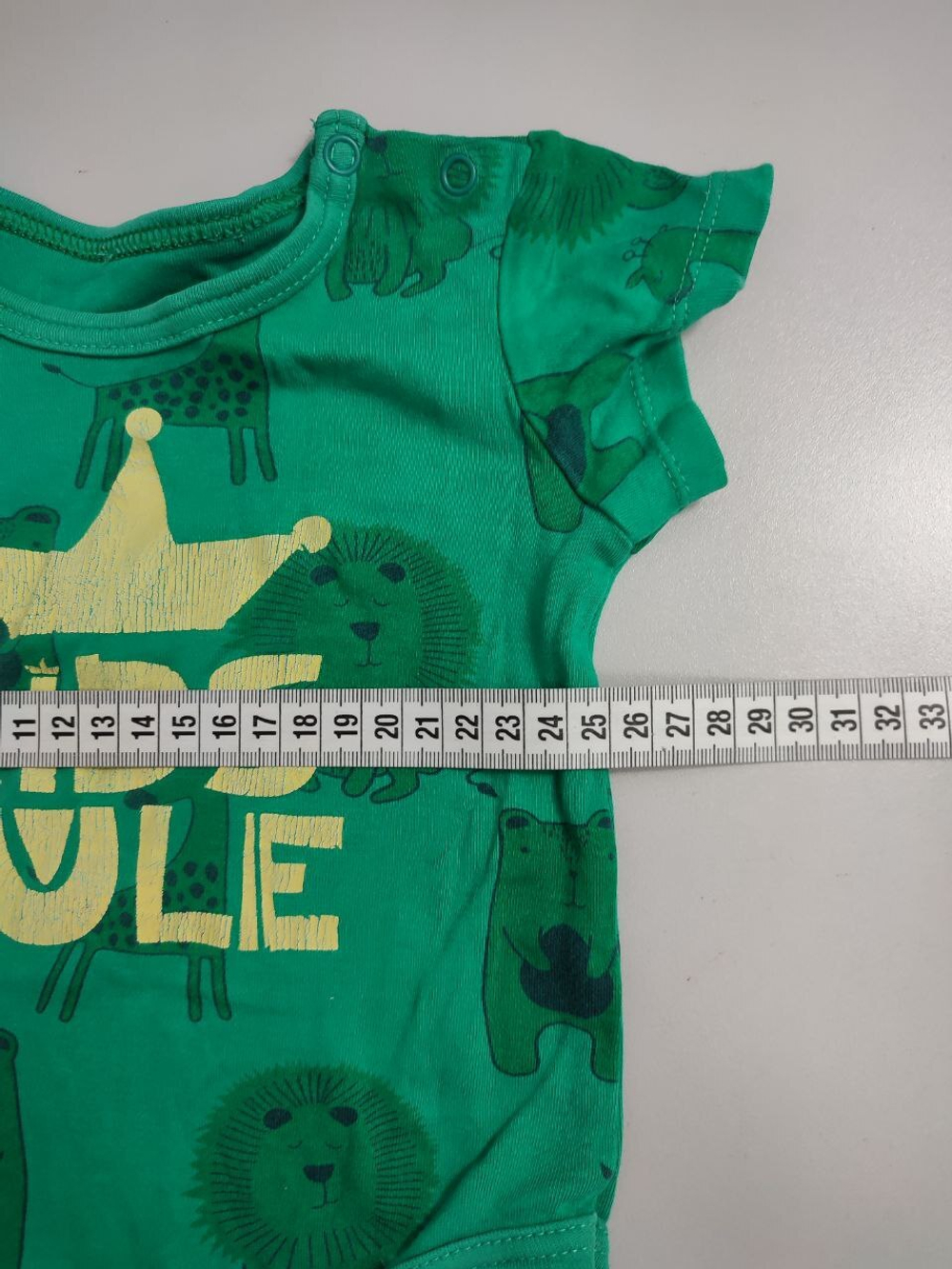 Боди ярко-зеленого цвета на 4 месяца