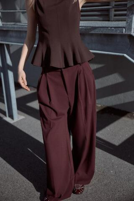ZARA БРЮКИ С ДВОЙНЫМИ ЗАЩИПАМИ, БОРДОВЫЙ