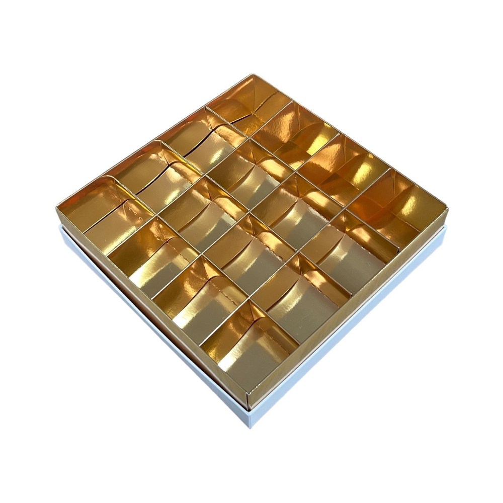 Коробка для конфет ПРЕМИУМ с большим окном 180*180*45 см (16) (белая/золото)