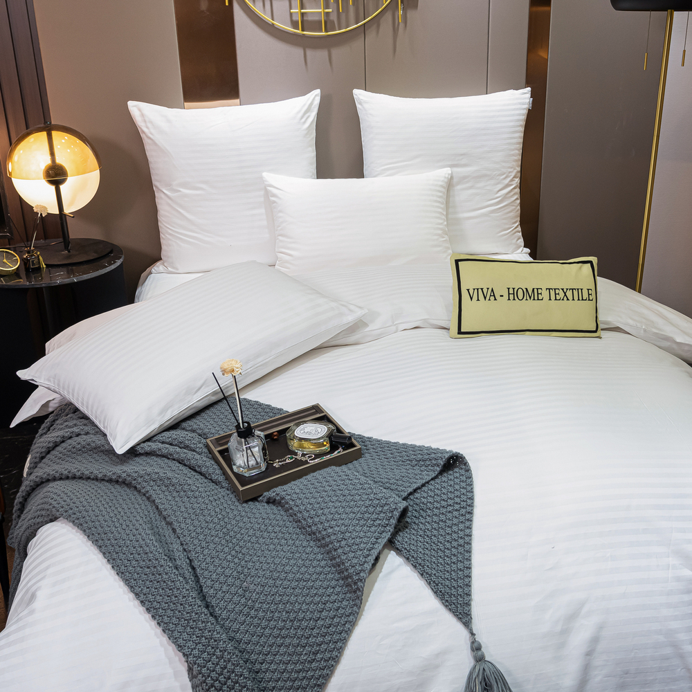 Комплект постельного белья Страйп Сатин Однотонный на резинке CTR036