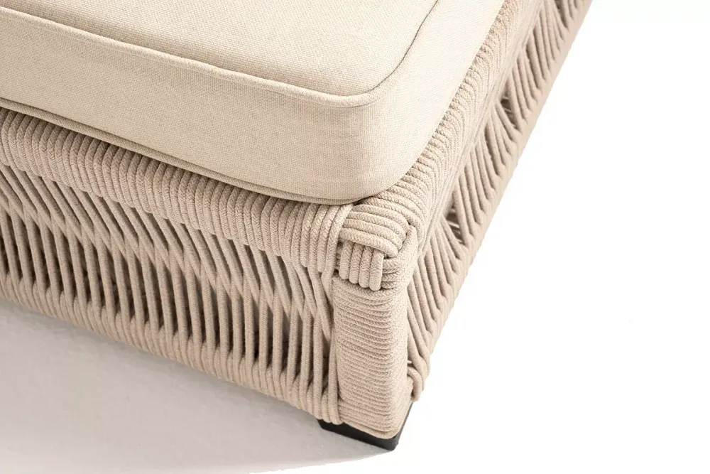 "Ривьера" шезлонг плетеный из роупа, каркас алюминий белый муар, роуп бежевый круглый, ткань бежевая 052