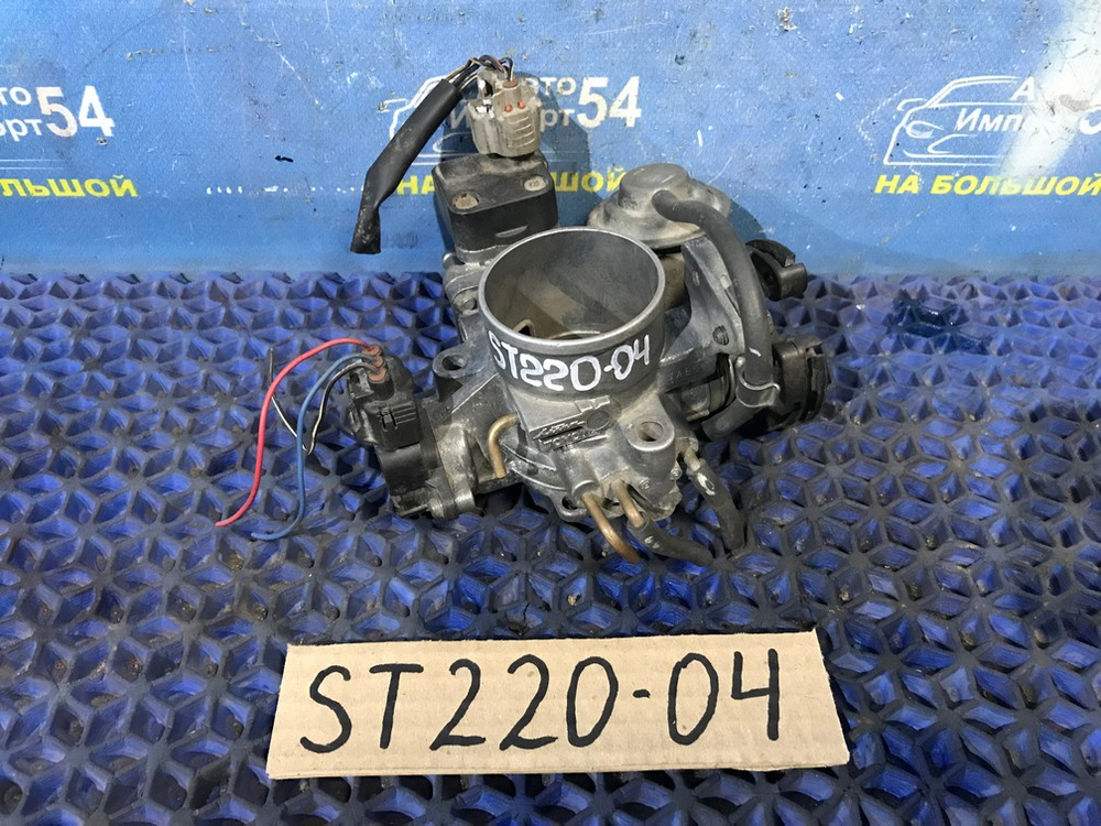 Дроссельная заслонка TOYOTA AVENSIS 2001