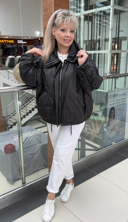 Черная курточка в стиле Овер сайз