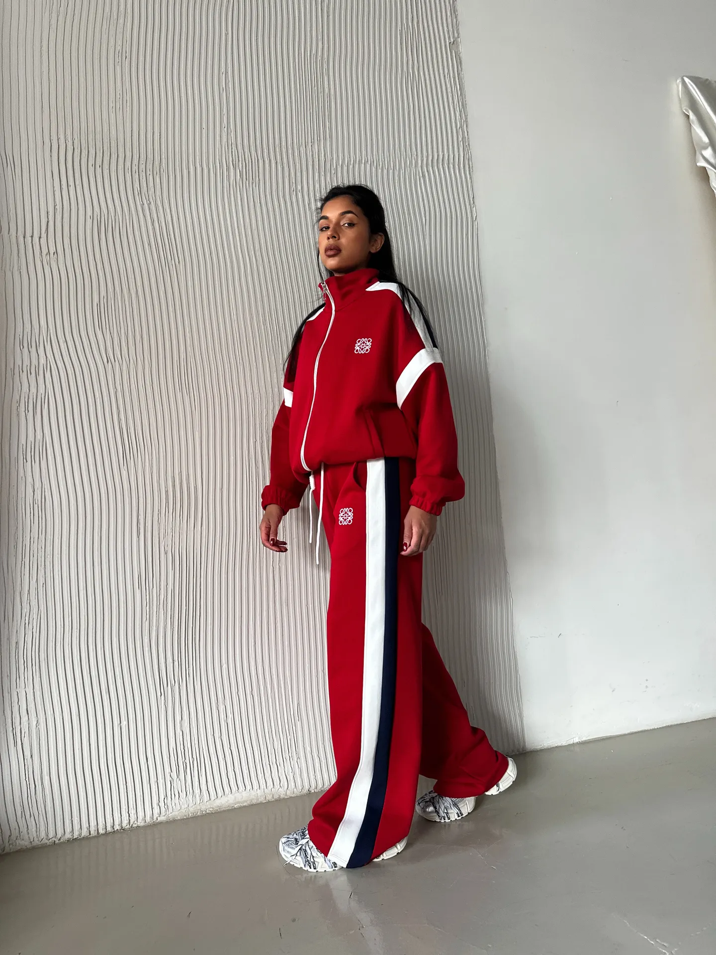 Спортивный костюм 9811 из толстовки на молнии с логотипом и брюк с лампасами