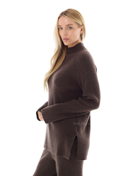 Трикотажный костюм в рубчик в цвете шоколад