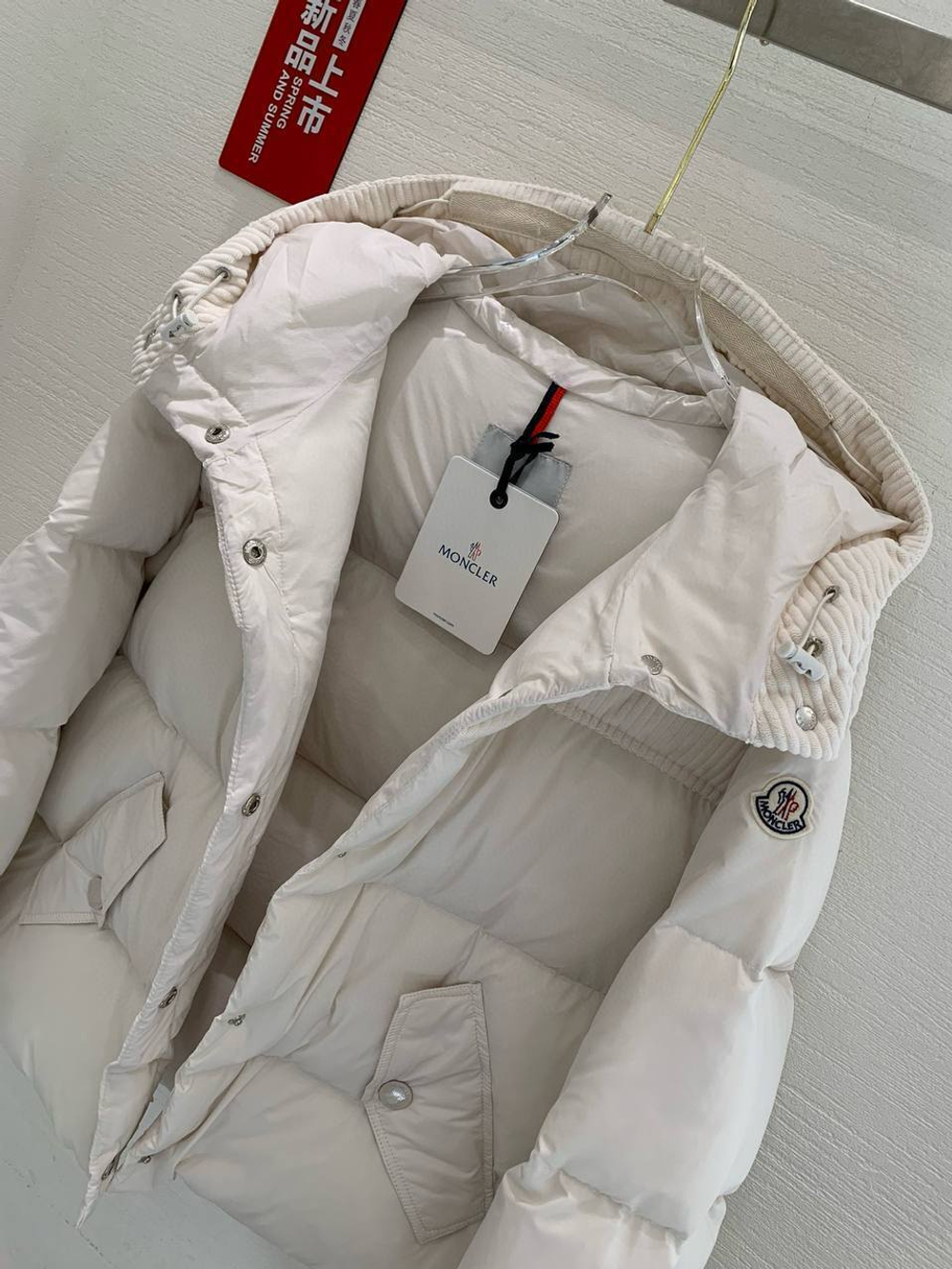 Пуховик Moncler