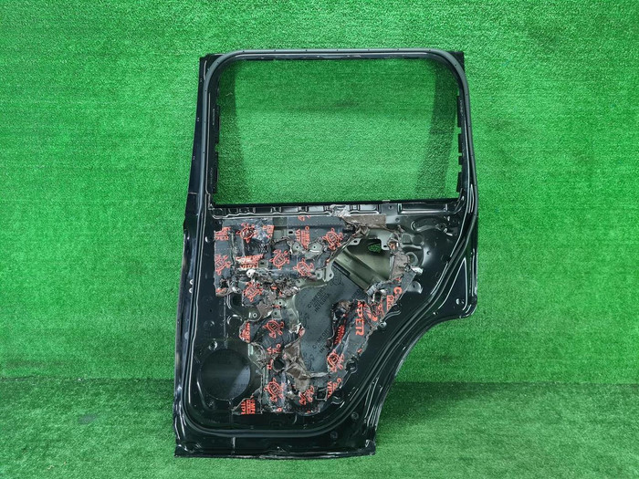 Дверь задняя правая Toyota Land Cruiser 300 (2021-н.в.) (В пленке)