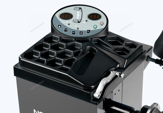 NORDBERG (4523N1G) Станок балансировочный с автоматическим вводом 2х параметров, лазером и автостопом (серый)