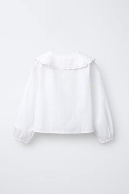 ZARA РУБАШКА С ВЫШИВКОЙ НА ВОРОТНИКЕ, БЕЛЫЙ