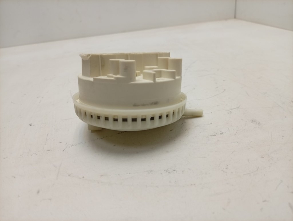 FCS800C кт34 Датчик уровня для стиральной машины Electrolux Zanussi AEG 792873 б/у