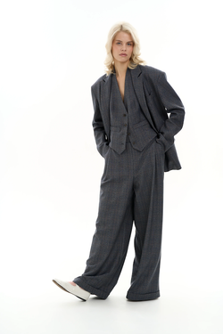 Жилет с открытой спиной в клетку