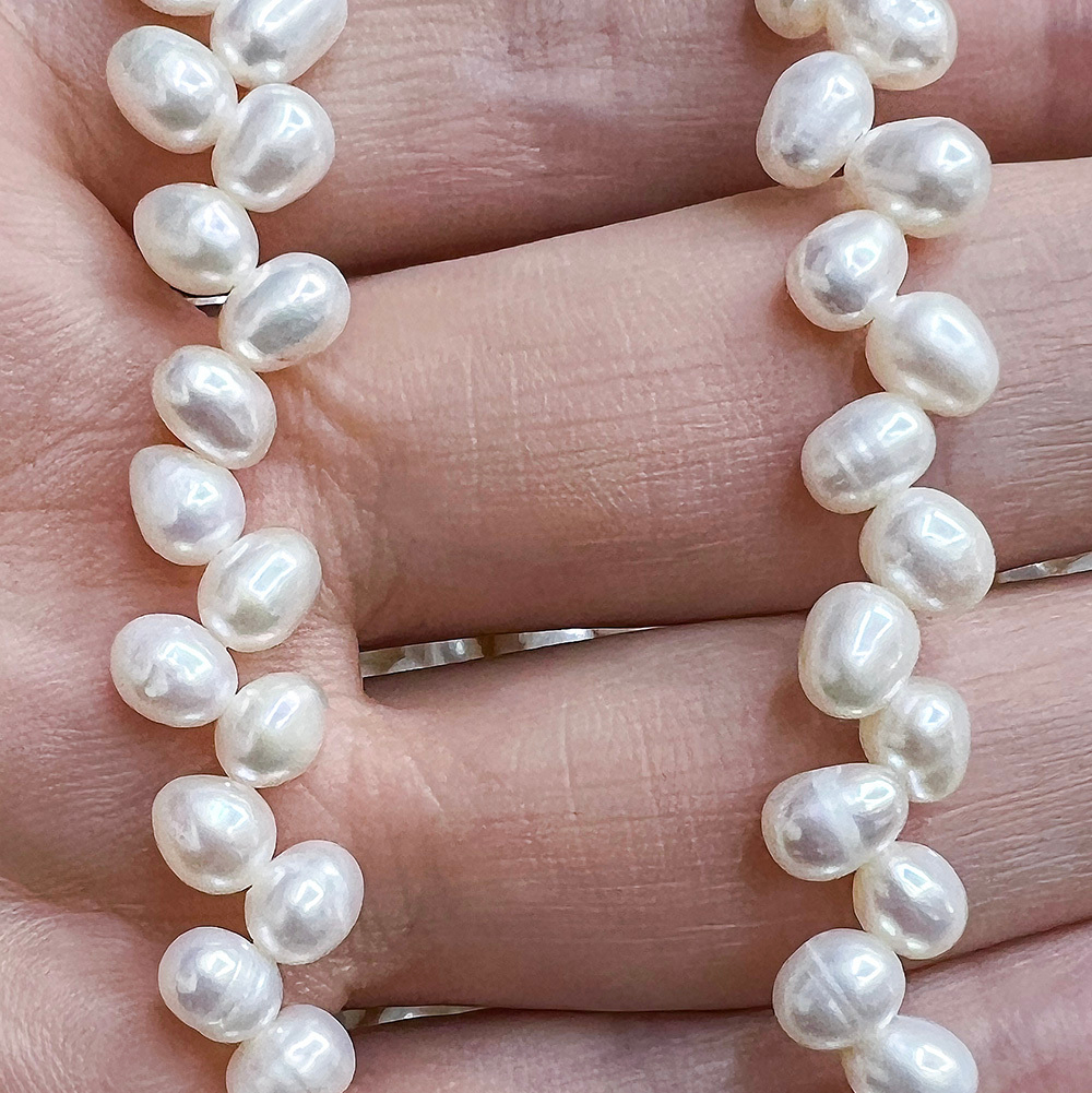 Жемчуг 3А речной бусины Елка 4-6 мм, на нитке 38 см