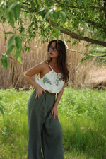 топ на бретелях с цветочным принтом