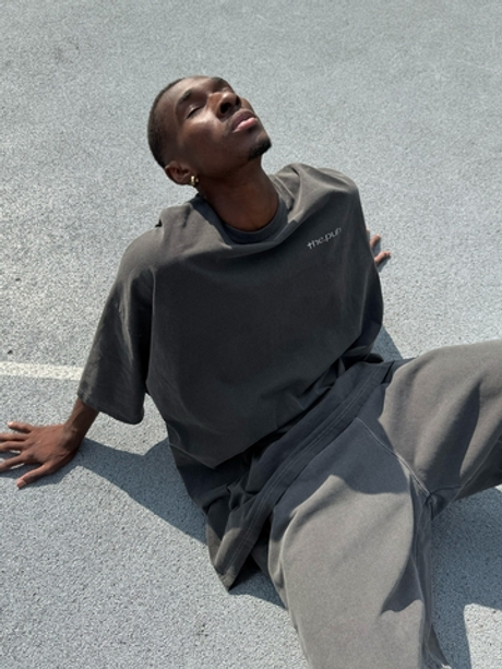 Графитовая оверсайз футболка с логотипом