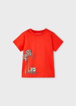 две футболки с шортами