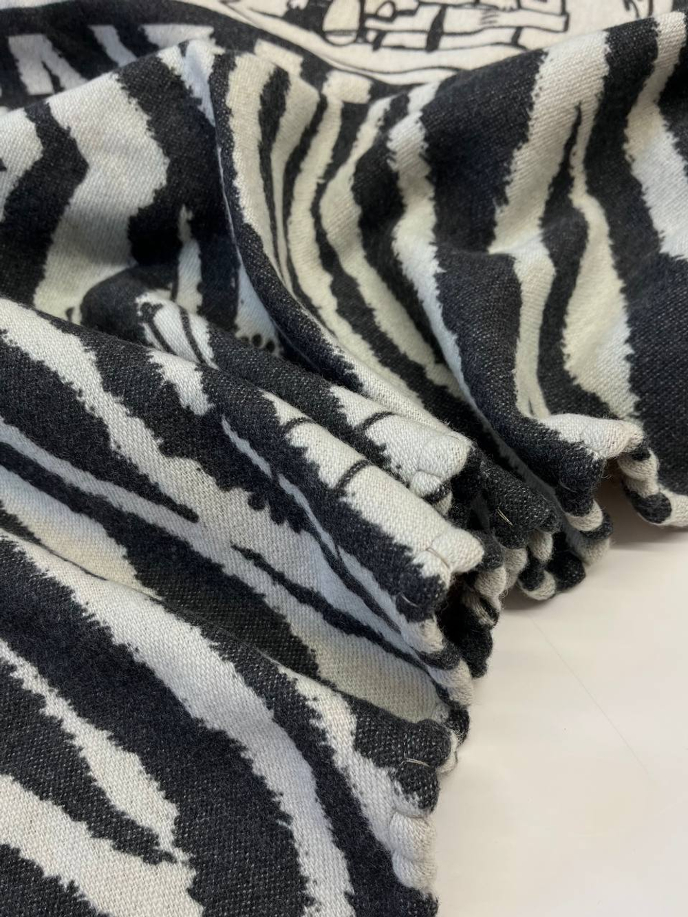 Купон шерсть с нейлоном 813 Ottotredici Annalisa Giuntini черно-белый с принтом "Snoopy"