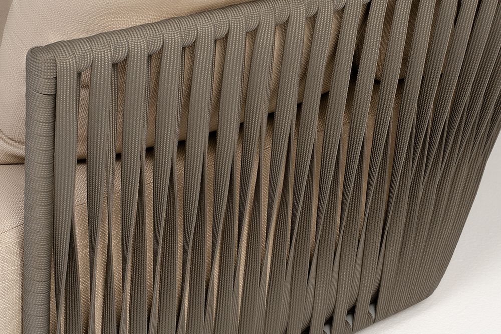 "Форли" диван 2-местный плетеный из роупа, каркас алюминий светло-серый (RAL7035) муар, роуп серо-коричневый 23мм, ткань Mossle бежевая