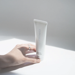 Крем для рук с натуральным экстрактом шелка COMOACE Moisture Handcream