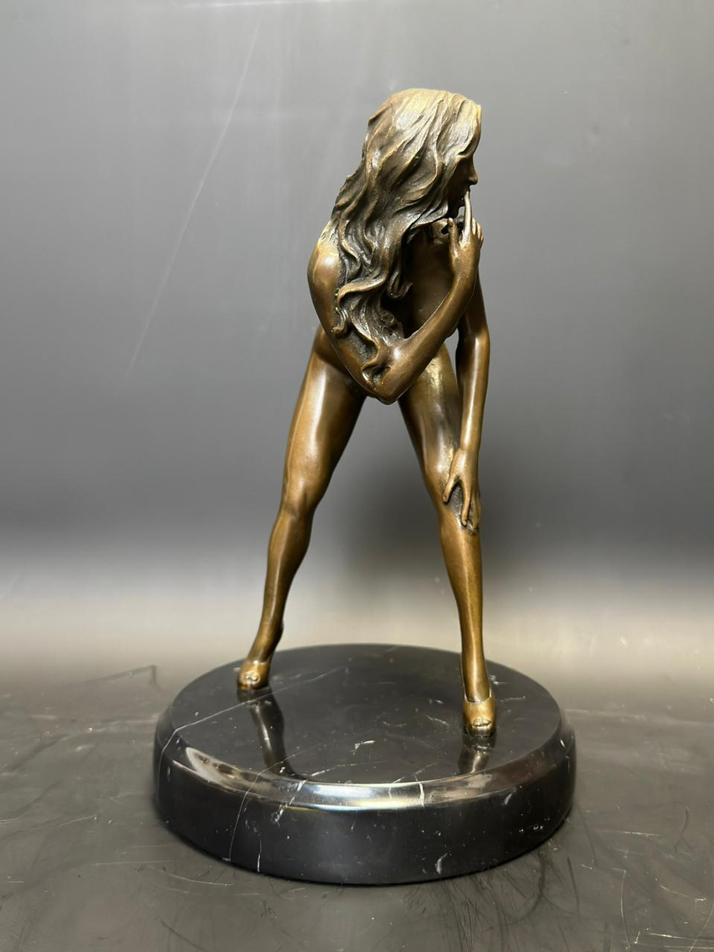 Бронзовая скульптура «Обнаженная»