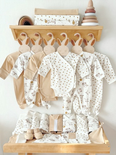 Зайчики с бежевыми сердечками