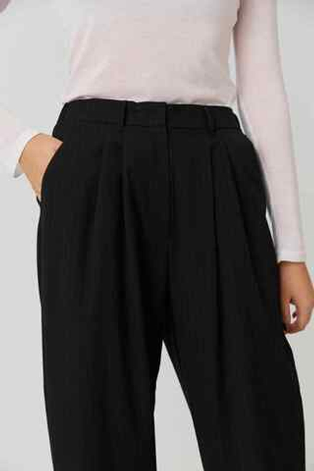 Брюки со складками в синюю полоску