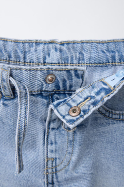 ZARA ДЖИНСОВЫЕ ШОРТЫ С РЕМНЕМ, ВЫЦВЕТШИЙ СИНИЙ